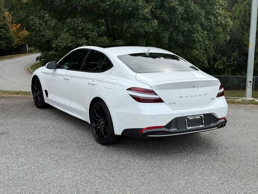 2022 Genesis G70 2.0T AWD