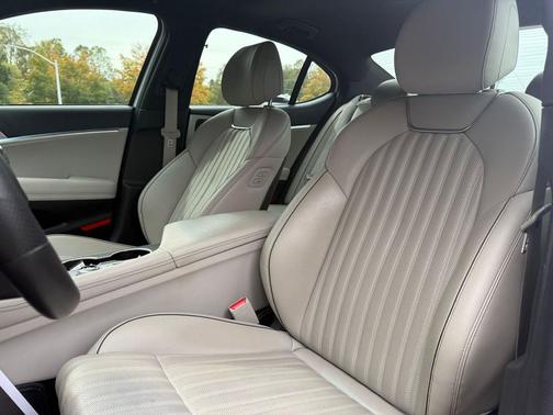 2022 Genesis G70 2.0T AWD
