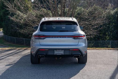 2025 Porsche Macan Base