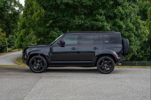2023 Land Rover Defender 110 V8