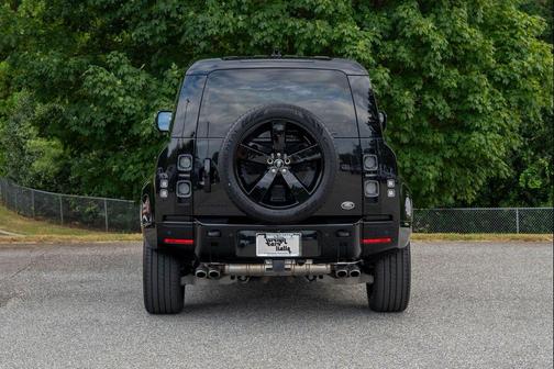 2023 Land Rover Defender 110 V8