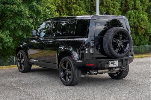 2023 Land Rover Defender 110 V8