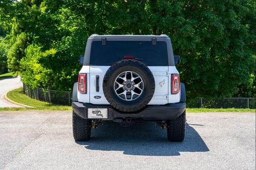 Oxford White 2024 Ford Bronco Badlands