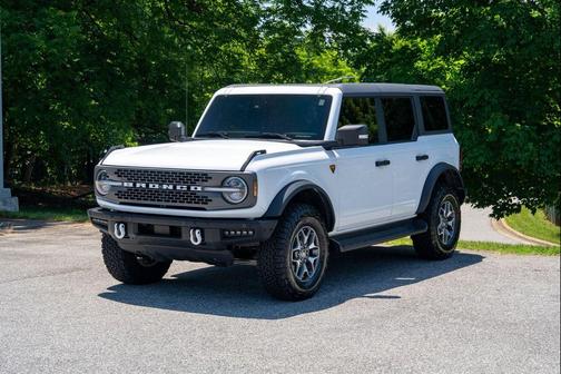 Oxford White 2024 Ford Bronco Badlands