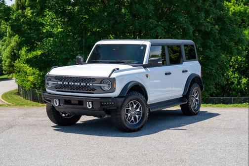 Oxford White 2024 Ford Bronco Badlands