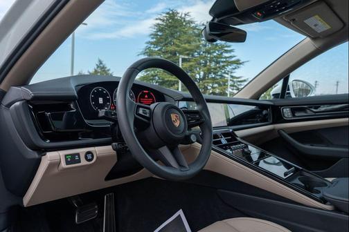 2025 Porsche Panamera 4