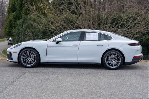 2025 Porsche Panamera 4