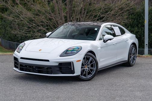 2025 Porsche Panamera 4