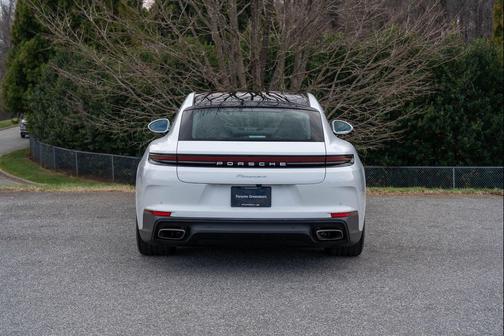 2025 Porsche Panamera 4
