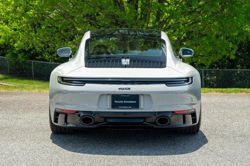 2022 Porsche 911 Carrera 4 GTS
