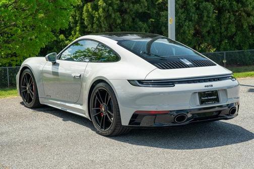 2022 Porsche 911 Carrera 4 GTS