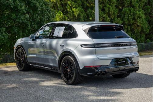 2025 Porsche Cayenne GTS