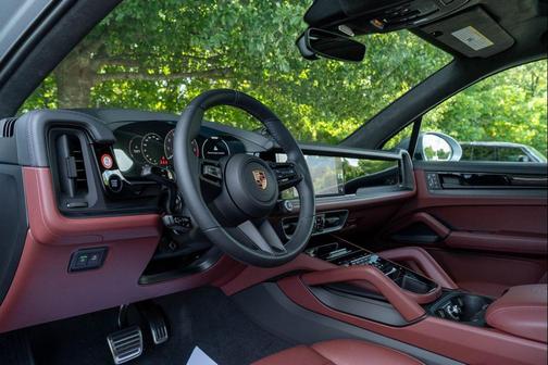 2025 Porsche Cayenne GTS