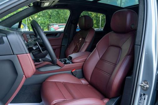 2025 Porsche Cayenne GTS