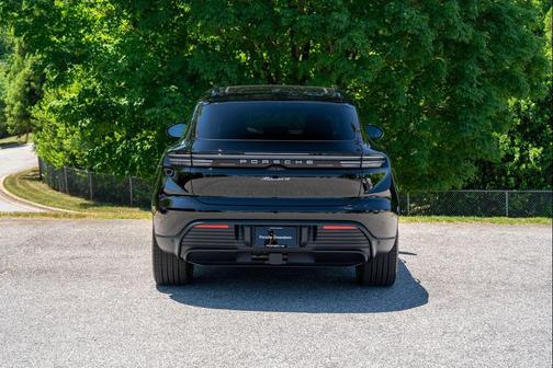 2026 Porsche Macan Macan Electric 4