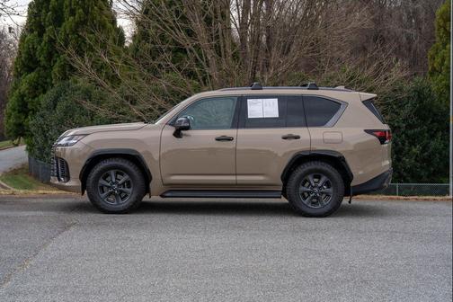 2025 Lexus LX 700h Overtrail