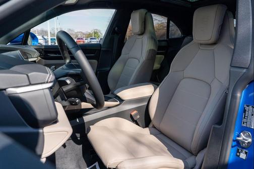 2026 Porsche Macan 4