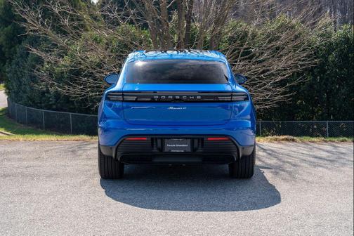 2026 Porsche Macan 4
