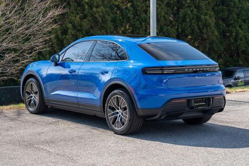 2026 Porsche Macan 4