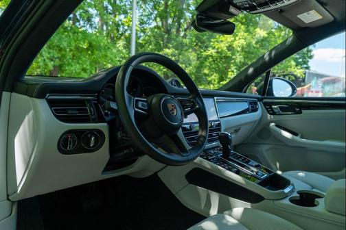2025 Porsche Macan Macan