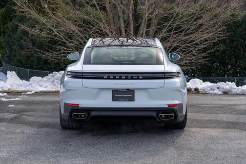 2026 Porsche Panamera 4