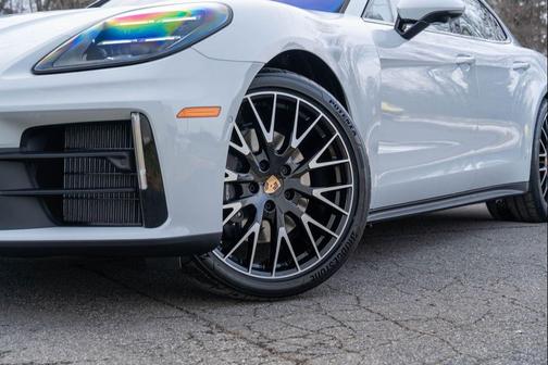 2026 Porsche Panamera 4