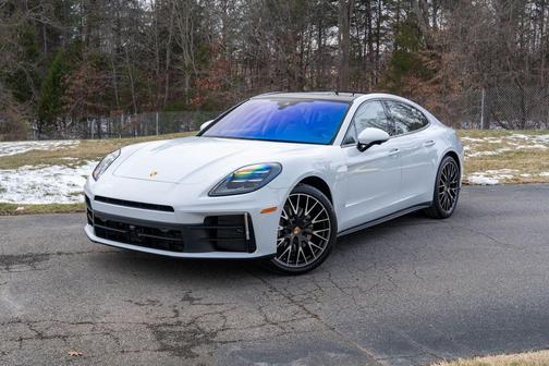2026 Porsche Panamera 4