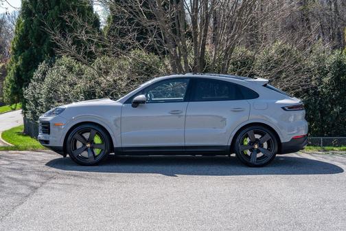 Chalk 2025 Porsche Cayenne Cayenne S E-Hybrid