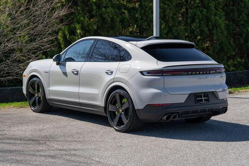 Chalk 2025 Porsche Cayenne Cayenne S E-Hybrid