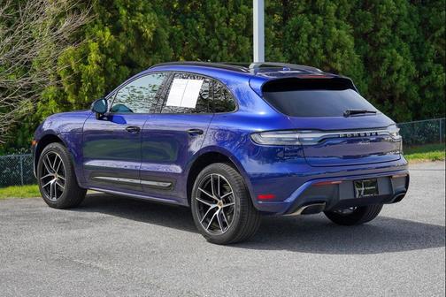 Gentian Blue Metallic 2025 Porsche Macan Macan