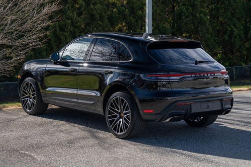 2026 Porsche Macan Base