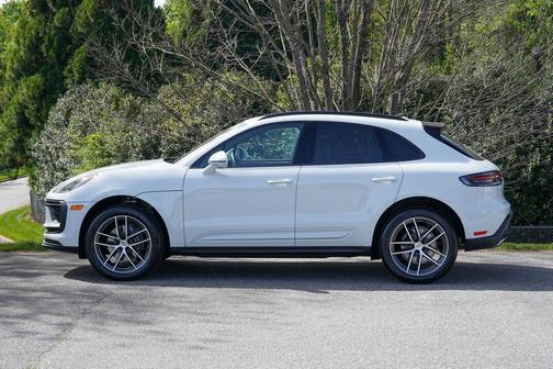 Carrara White Metallic 2025 Porsche Macan Macan