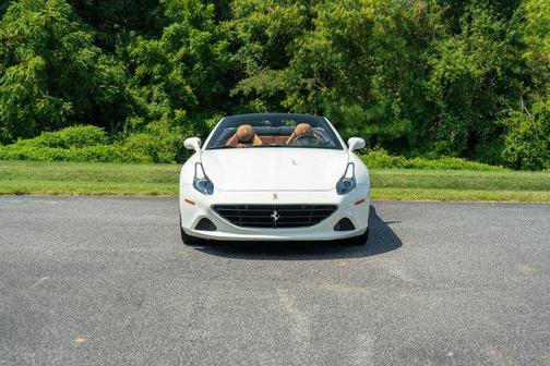 White 2016 Ferrari California T