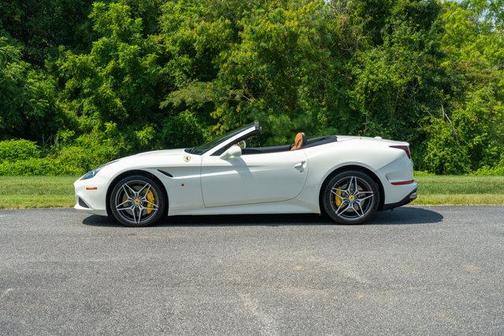 White 2016 Ferrari California T
