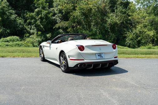 White 2016 Ferrari California T