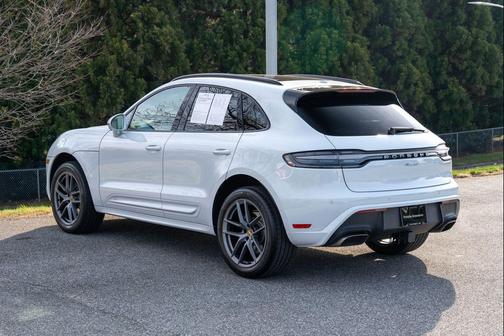 2025 Porsche Macan Base