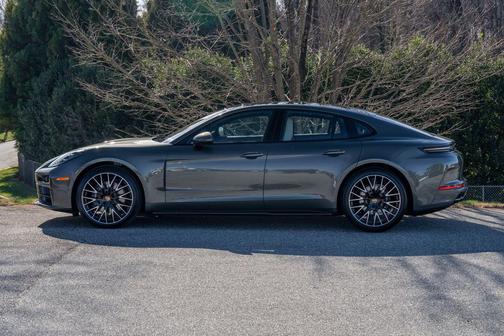 2026 Porsche Panamera 4