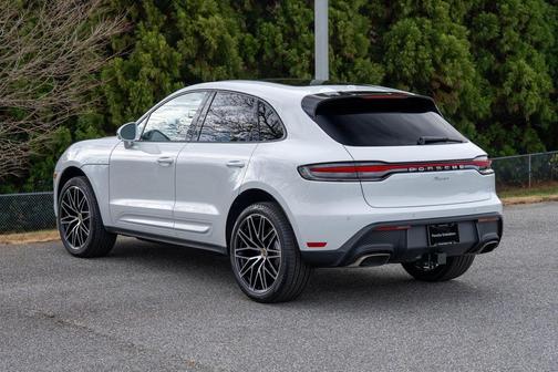 2026 Porsche Macan Base