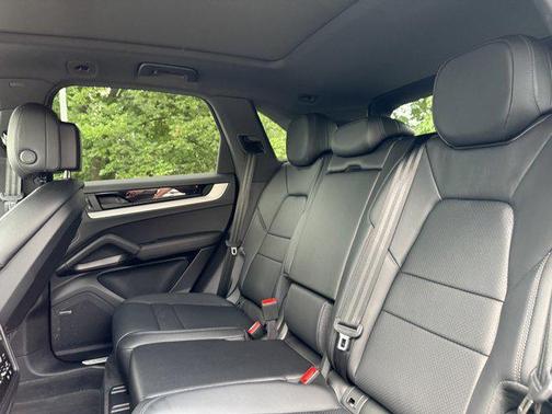 2024 Porsche Cayenne AWD