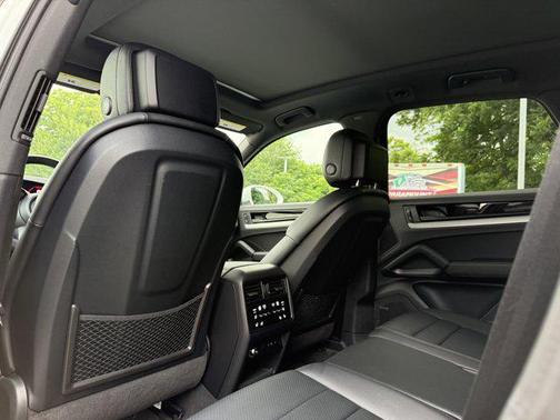2024 Porsche Cayenne AWD