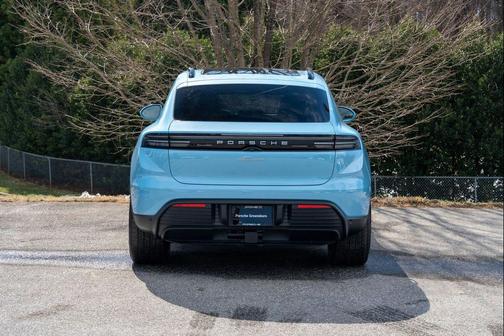 2026 Porsche Macan 4