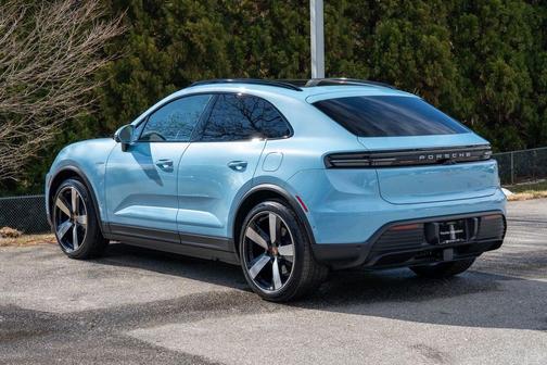 2026 Porsche Macan 4