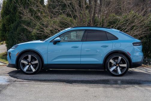 2026 Porsche Macan 4