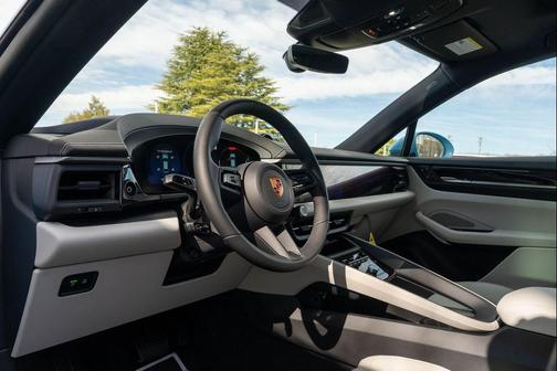 2026 Porsche Macan 4