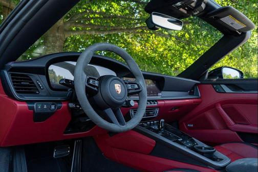 2025 Porsche 911 Carrera