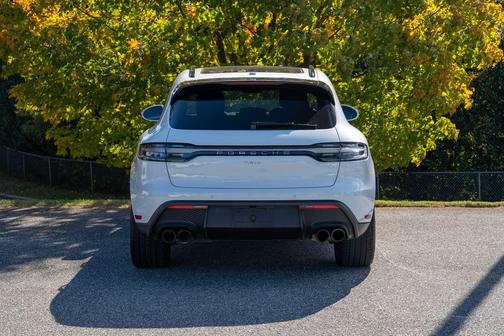 2025 Porsche Macan Base