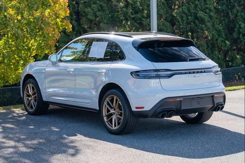 2025 Porsche Macan Base