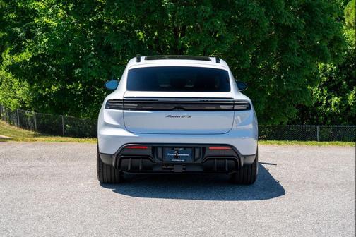 2026 Porsche Macan Macan Electric GTS
