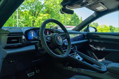 2026 Porsche Macan Macan Electric GTS
