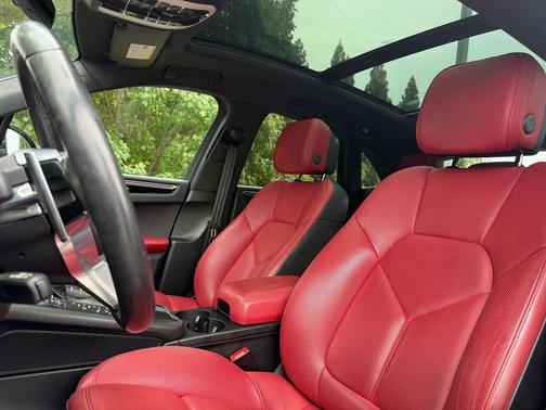 2020 Porsche Macan Base
